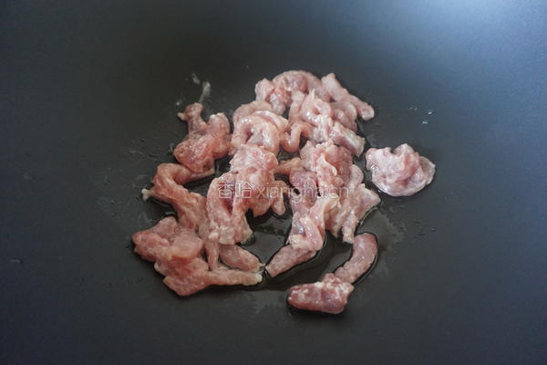 洋葱木耳炒肉丝的做法图解5