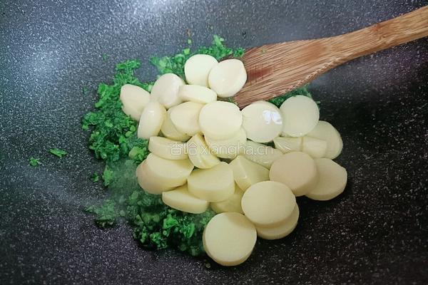 荠菜炒樱玉豆腐的做法图解5