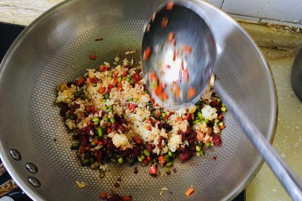 酱油炒饭的做法图解5