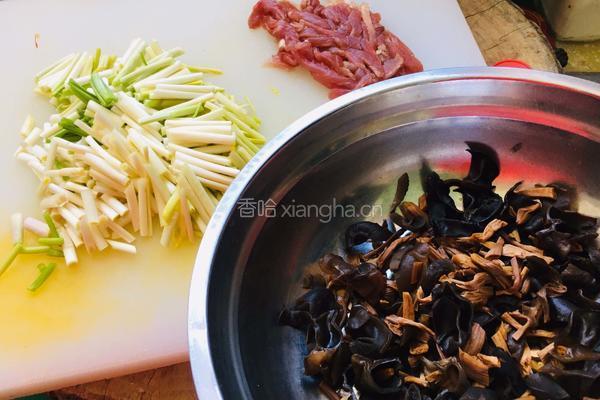 酸辣肉丝汤的做法图解1