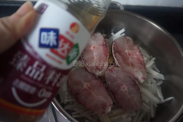 萝卜丝炖鱼的做法图解5