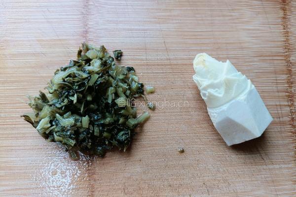 炒雪菜笋丝豆瓣的做法图解2