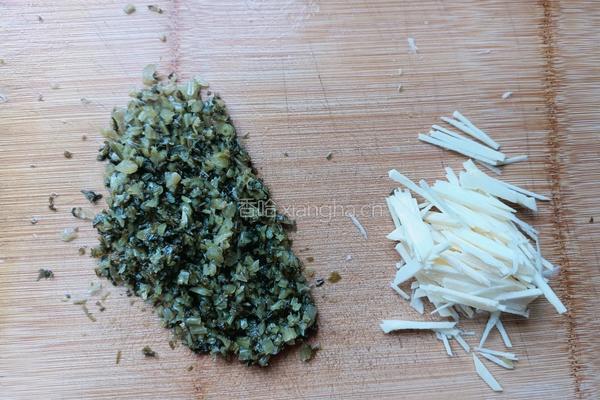 炒雪菜笋丝豆瓣的做法图解3