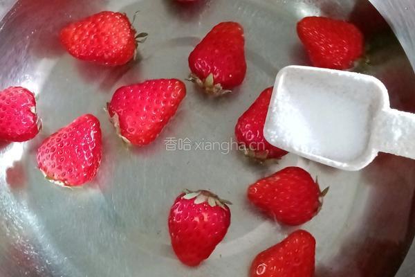 草莓奶冻杯的做法图解3