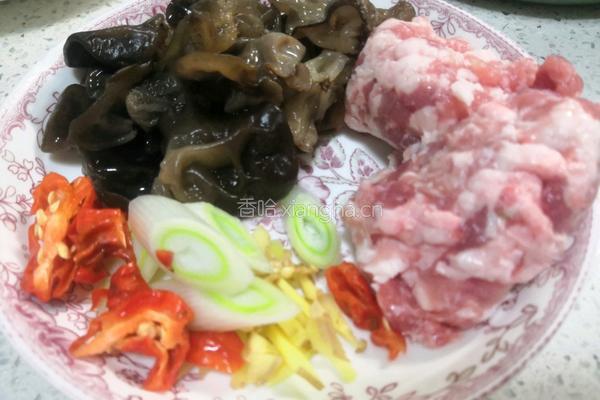 木耳平菇肉三鲜的做法图解2