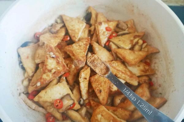 香菇炒豆腐的做法图解12