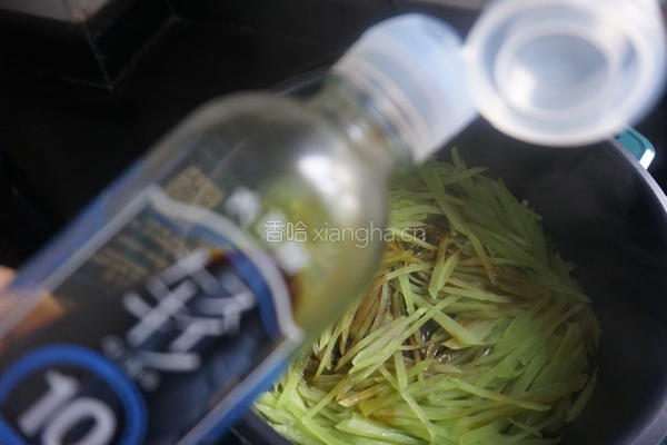  藤椒莴笋丝的做法图解5