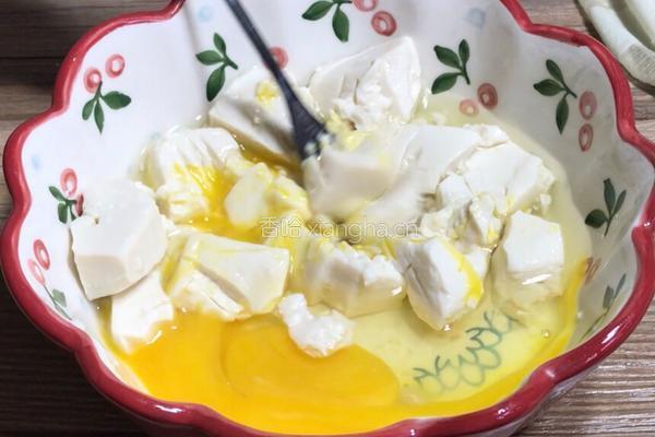 虾仁豆腐蒸蛋的做法图解2