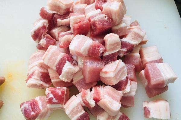 红烧肉烩菜的做法图解3