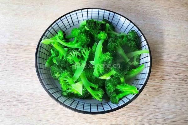 干贝虾米炒西兰花的做法图解5