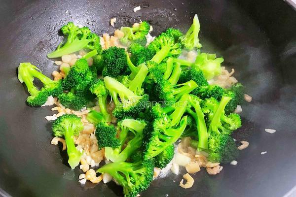 干贝虾米炒西兰花的做法图解8