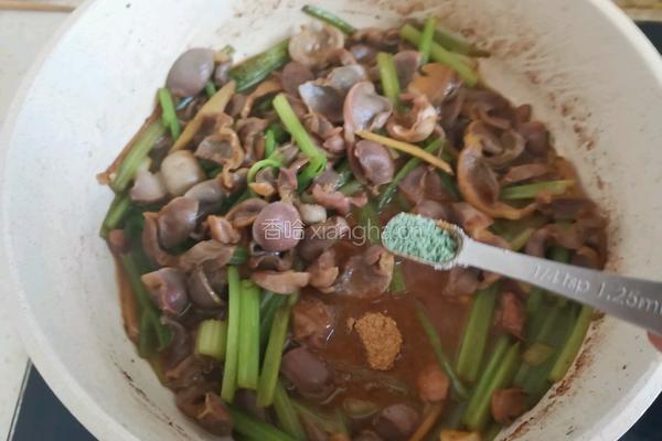 芹菜炒鸡胗的做法图解11