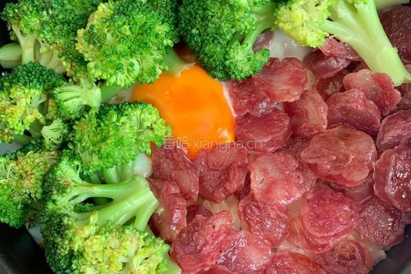 广式腊味煲仔饭