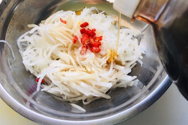 糖醋萝卜丝的做法图解5