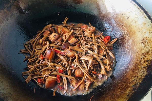 红烧肉焖菜树菇的做法图解9