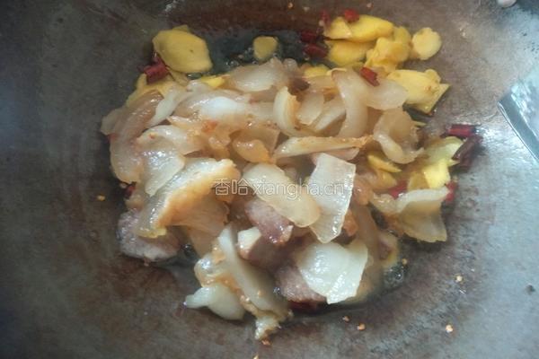 蒜苔炒油炸肉的做法图解4