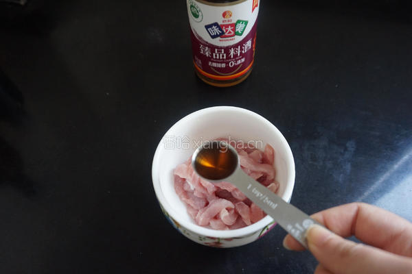 荠菜炒肉丝的做法图解2