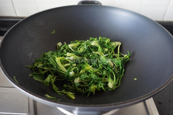 荠菜炒肉丝的做法图解7
