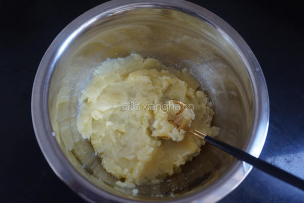 荠菜炒土豆疙瘩的做法图解3