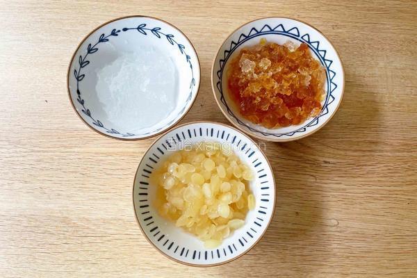 桃胶雪燕银耳冻的做法图解3