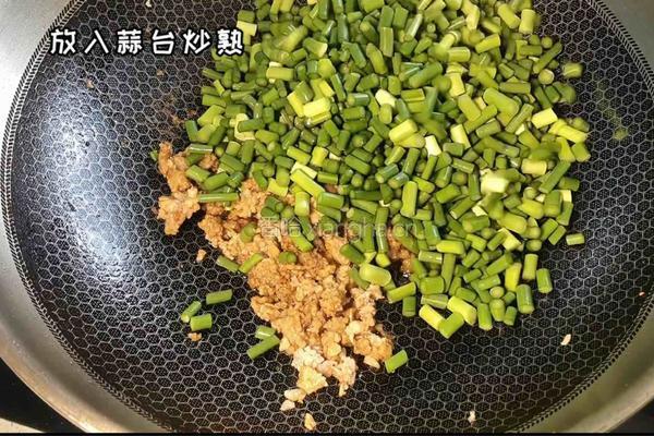 肉末炒蒜薹的做法图解4
