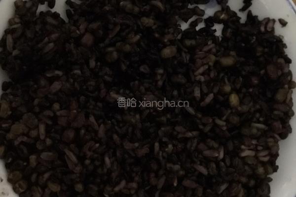 七彩缤纷炒饭的做法图解1