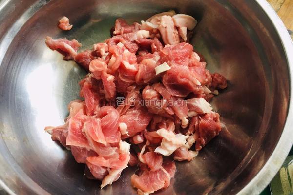 木耳西芹炒过油肉的做法图解3