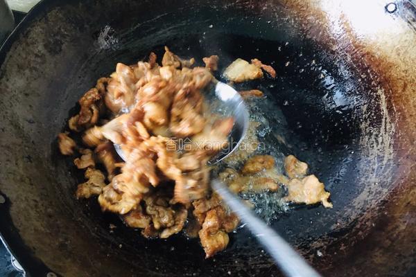 木耳西芹炒过油肉的做法图解6