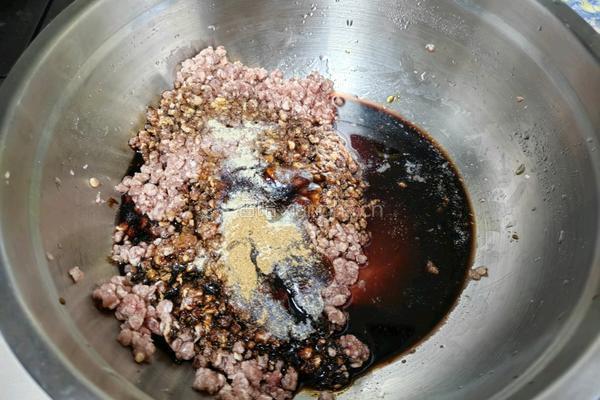 牛肉洋葱水饺的做法图解1