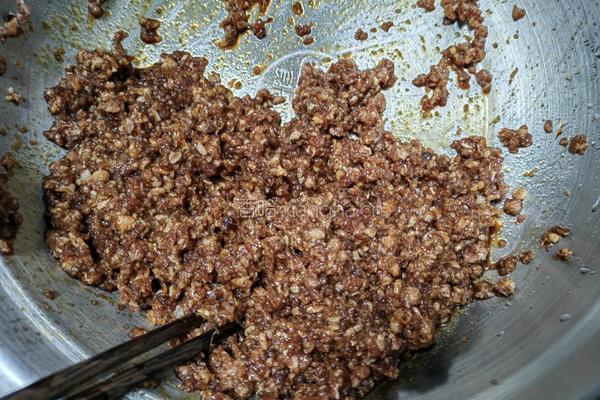 牛肉洋葱水饺的做法图解2