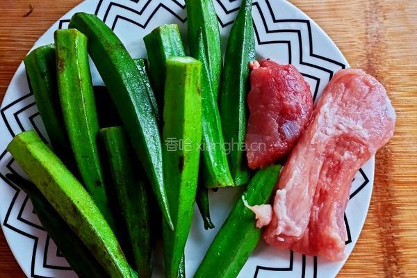 秋葵炒肉的做法图解1