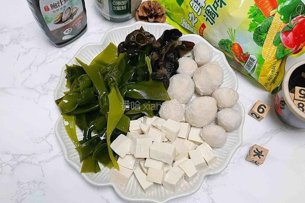 海带豆腐丸子汤的做法图解1