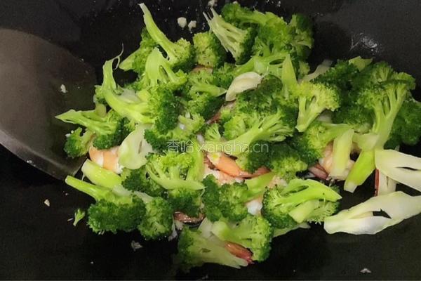 西兰花炒虾仁的做法图解8