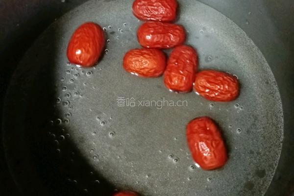 红枣木瓜牛奶汤的做法图解2