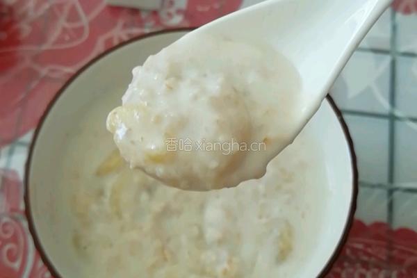香蕉牛奶燕麦粥