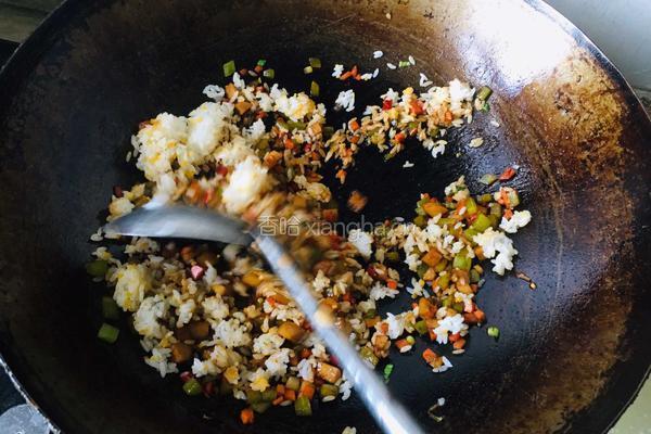 酱油炒饭的做法图解9