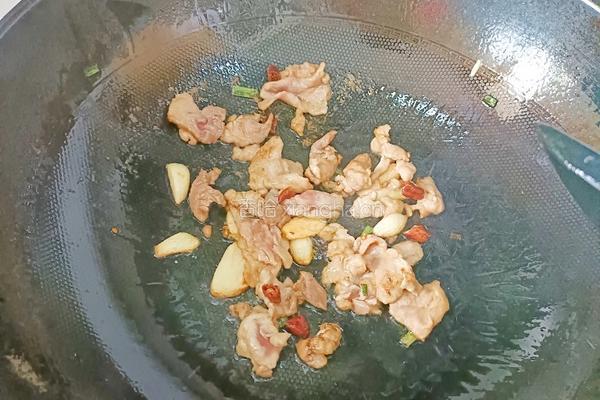 芹菜炒肉的做法图解3