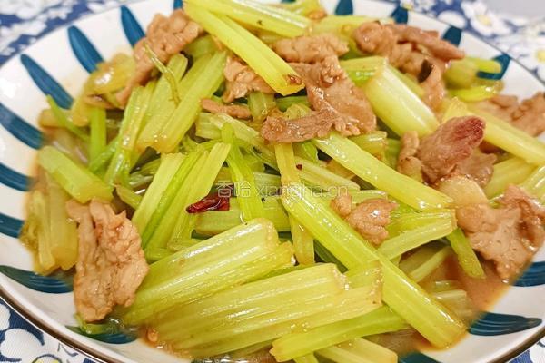 芹菜炒肉的做法图解5