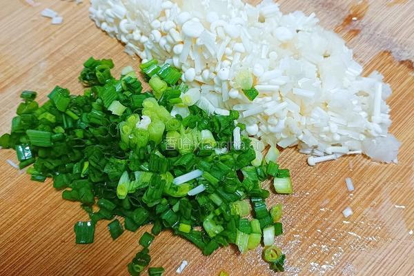 金针菇蛋饼的做法图解1