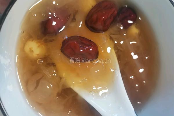 银耳莲子羹的做法图解4