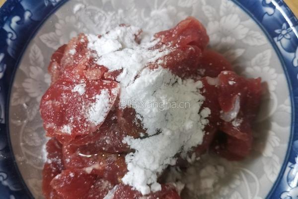 芫荽拌牛肉的做法图解2