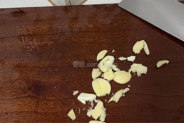 芹菜炒扇贝的做法图解1