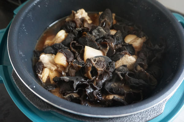 木耳炖肉 的做法图解10