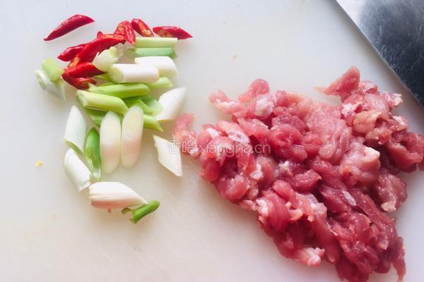 蒜苔生炒肉丝的做法图解3