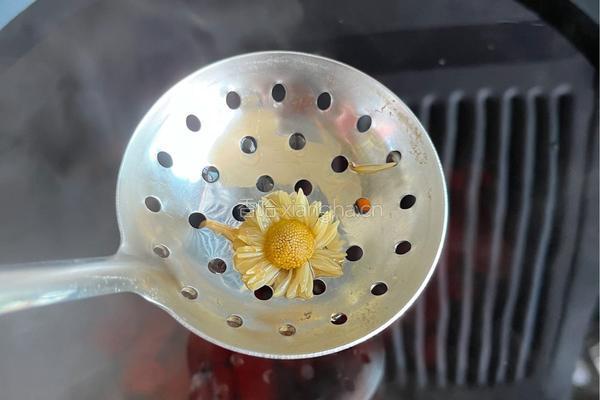 罗汉果菊花膏撞奶的做法图解4