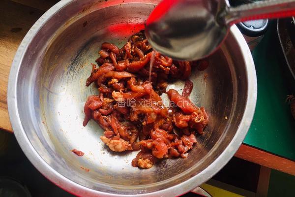 黄豆芽炒过油肉的做法图解2