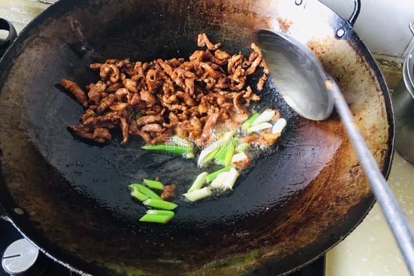 黄豆芽炒过油肉的做法图解5