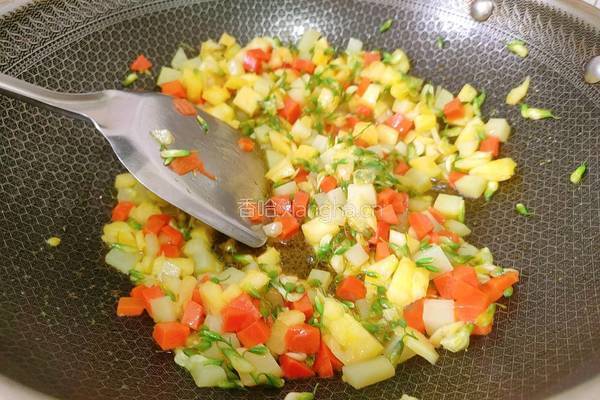 槐花菠萝炒饭的做法图解9