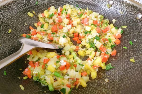 槐花菠萝炒饭的做法图解11