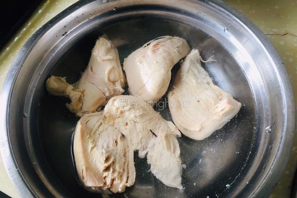 手撕鸡脯肉的做法图解2